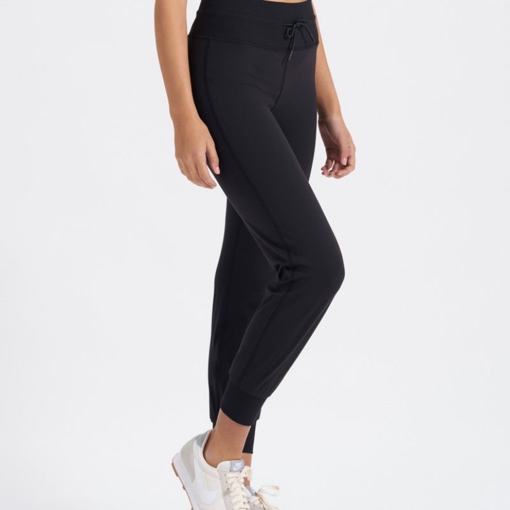 Vuori daily joggers black size S like new (no hang tags)